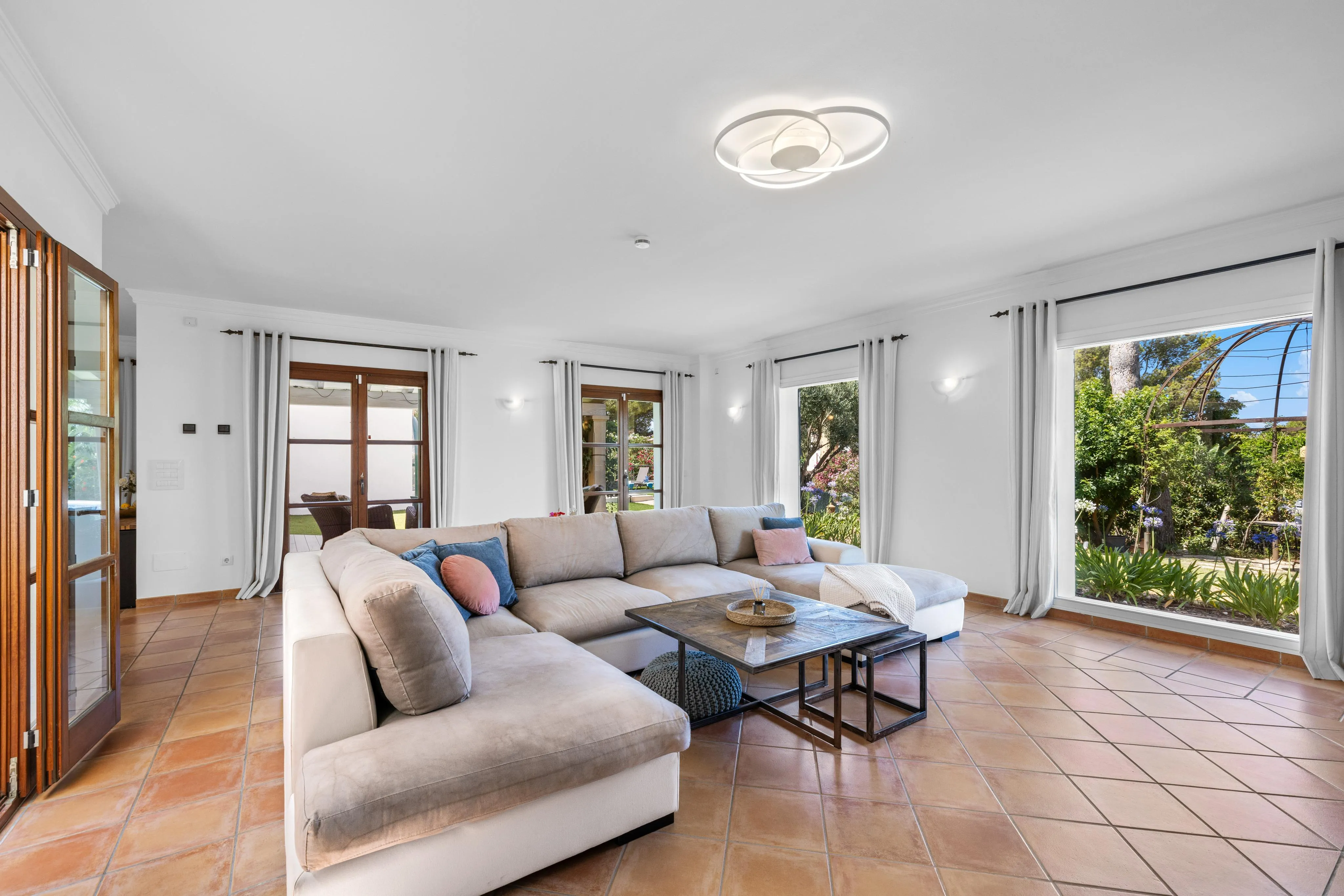 Charmante gezinsvilla op een ruim perceel in Nova Santa Ponsa-5