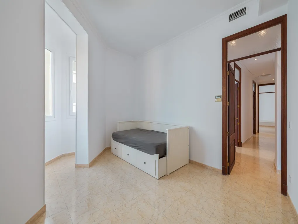 Ruime flat met groot dakterras vlakbij het centrum en het strand-4