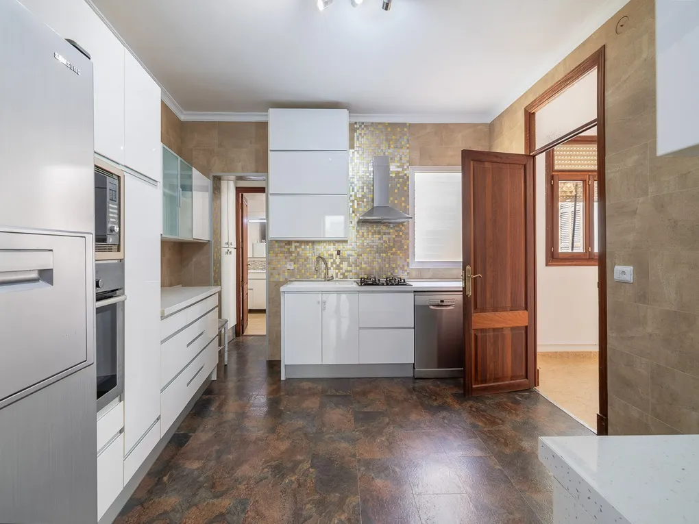 Ruime flat met groot dakterras vlakbij het centrum en het strand-6