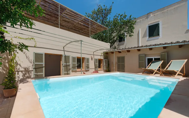 Charming Fully Renovated House with Pool in Genova