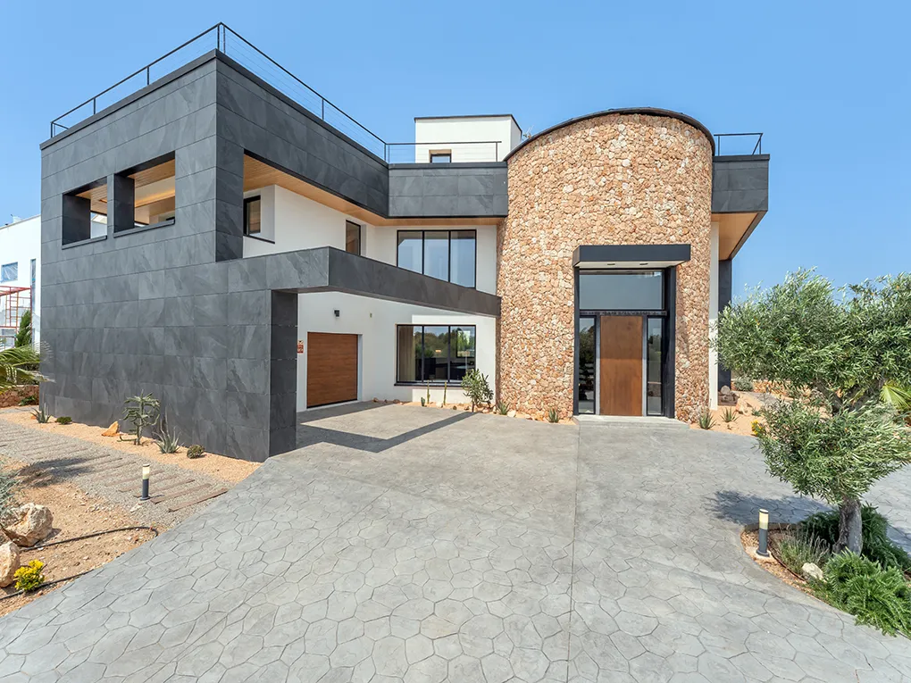 Extravagant new building with pool and rooftop terrace.-2