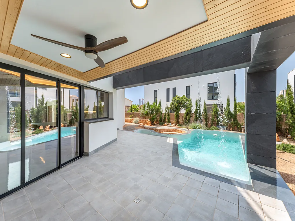 Extravagant new building with pool and rooftop terrace.-12