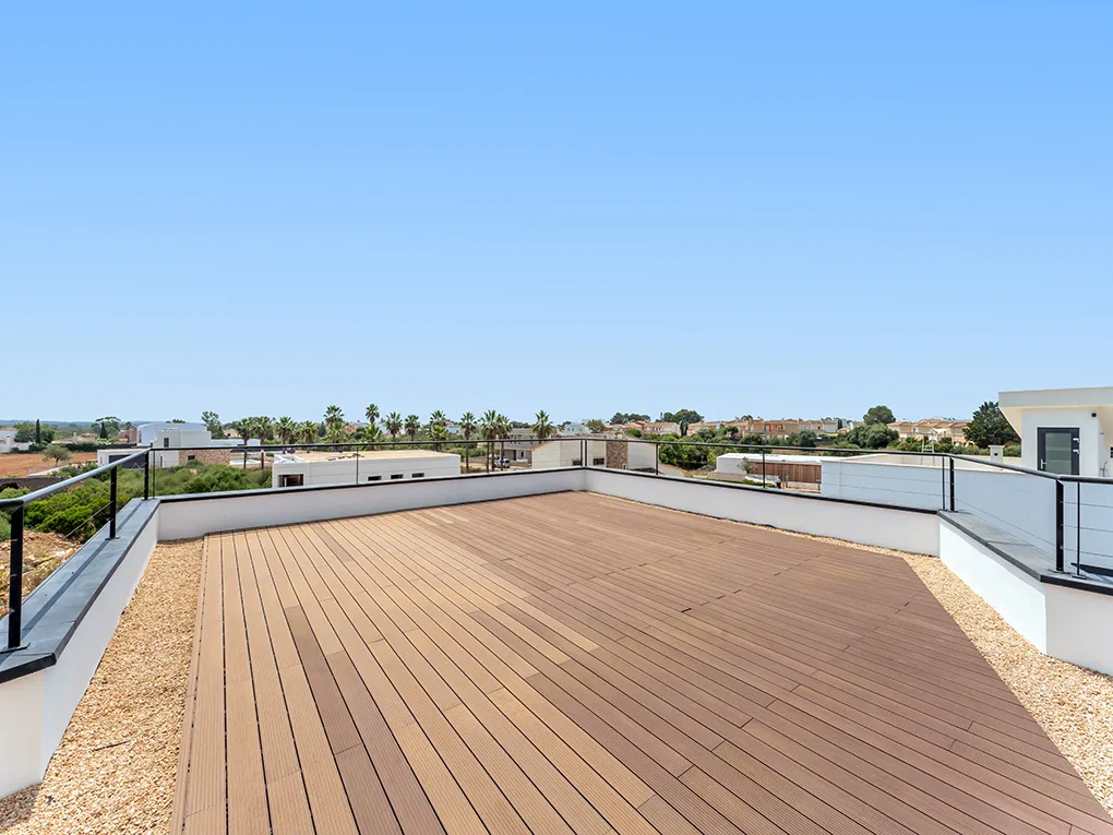 Extravagant new building with pool and rooftop terrace.-13