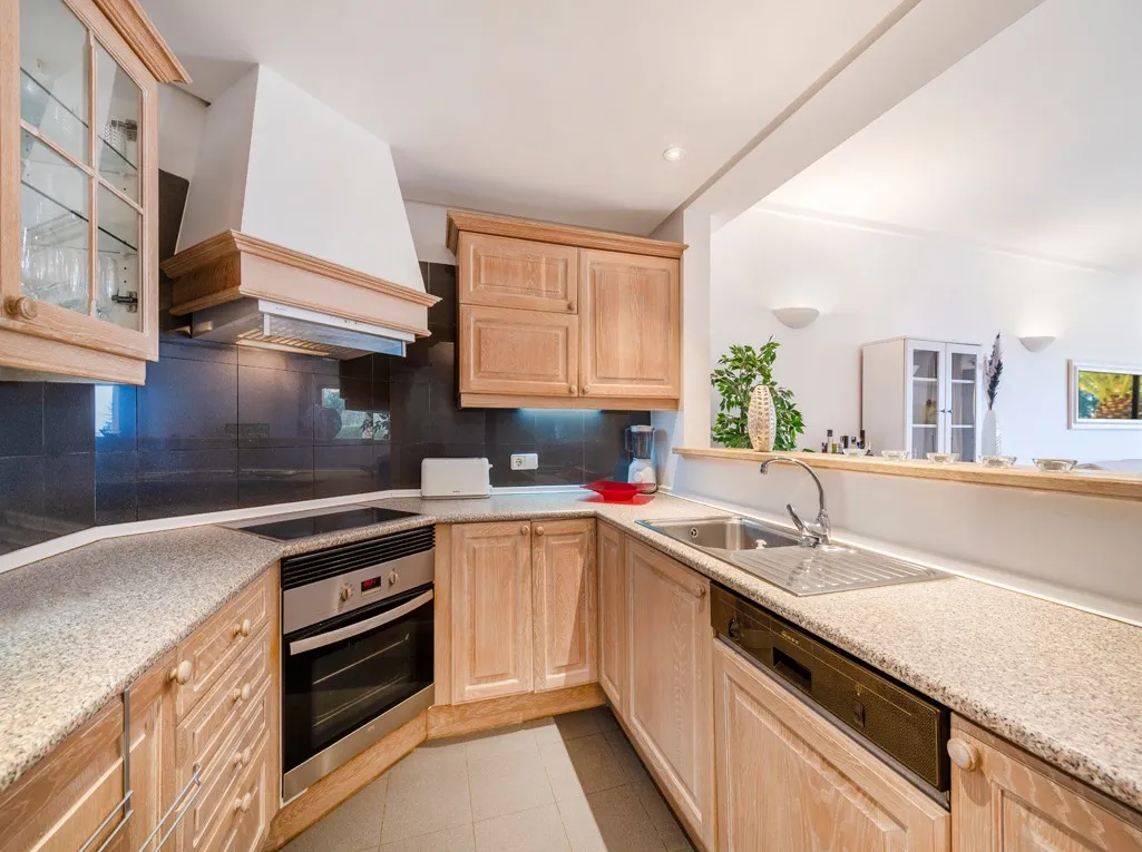 Apartamento de lujo con jardín y vistas al mar en Bendinat-7