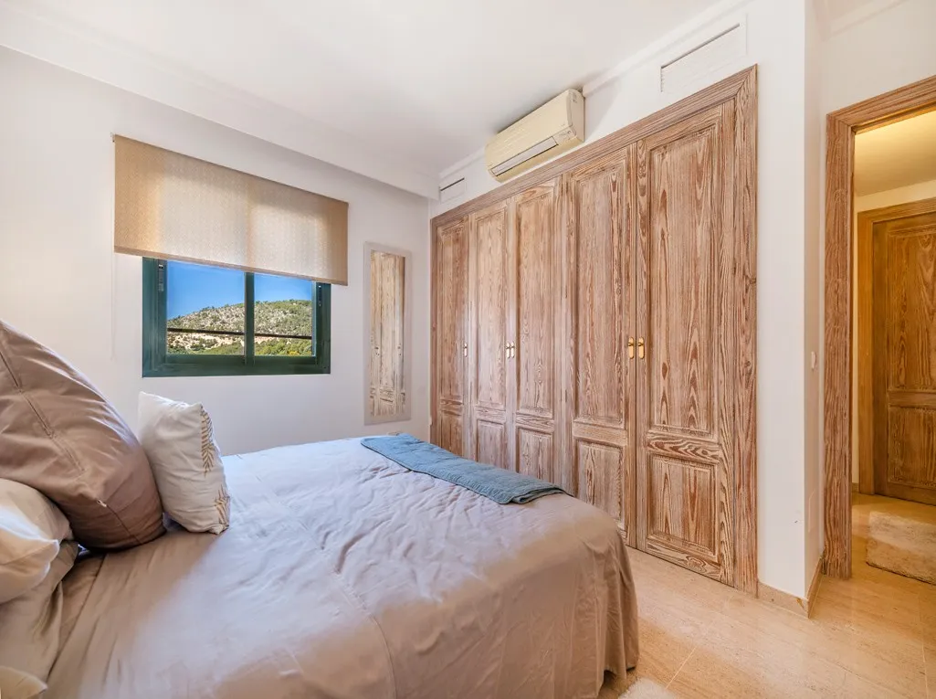 Apartamento de lujo con jardín y vistas al mar en Bendinat-11