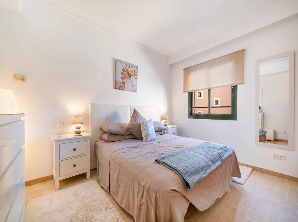 Apartamento de lujo con jardín y vistas al mar en Bendinat-10