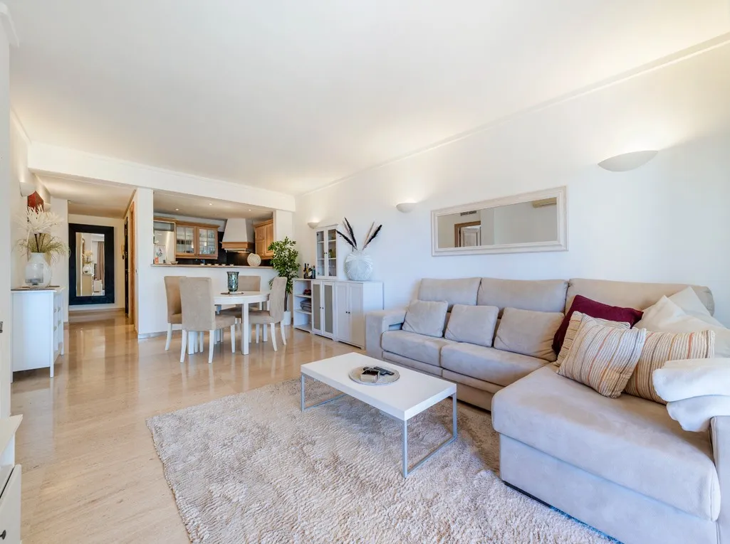 Apartamento de lujo con jardín y vistas al mar en Bendinat-5