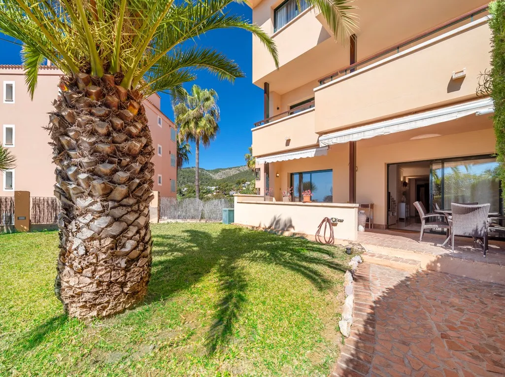 Apartamento de lujo con jardín y vistas al mar en Bendinat-13