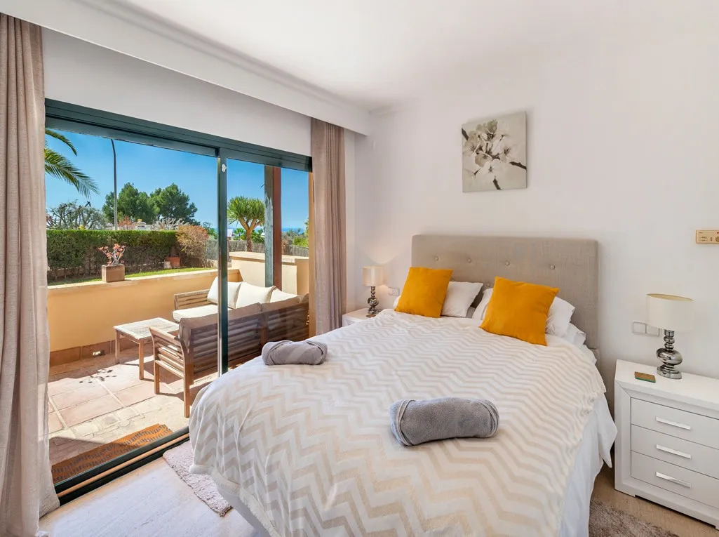 Apartamento de lujo con jardín y vistas al mar en Bendinat-8