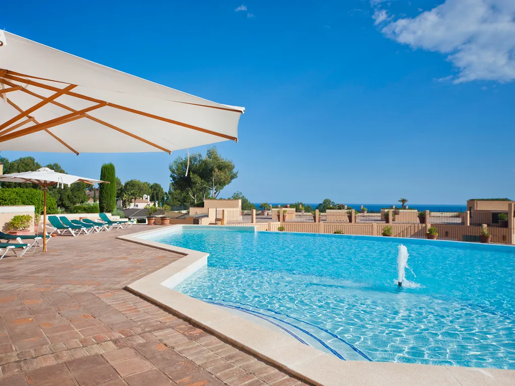 Apartamento de lujo con jardín y vistas al mar en Bendinat-14