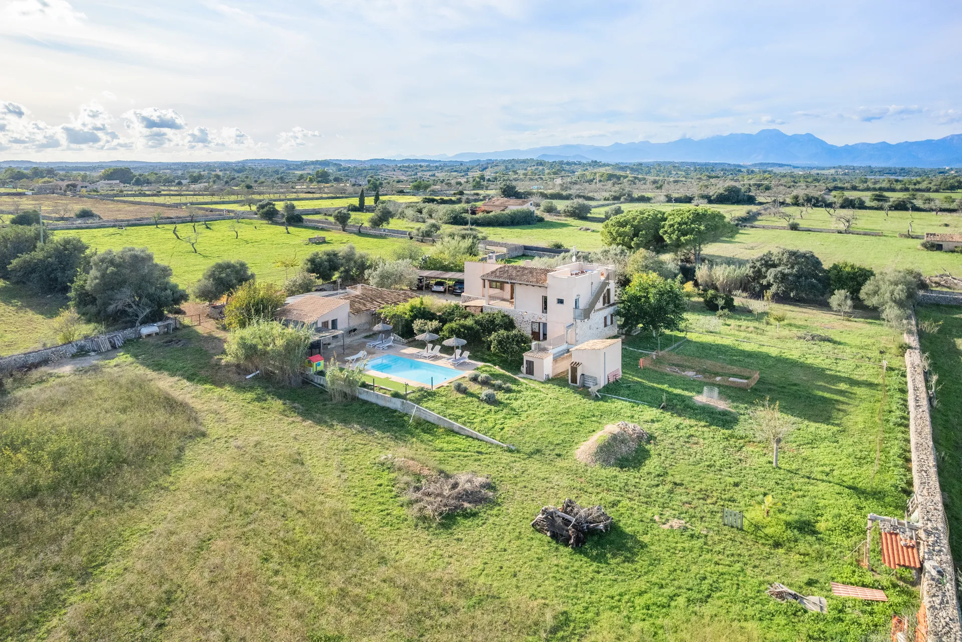 Encantadora finca amb vistes llunyanes al mar i gran potencial a Santa Margalida.-5