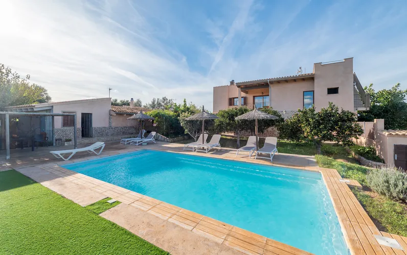 Urocza nieruchomość z dalekim widokiem na morze i dużym potencjałem w Santa Margalida.