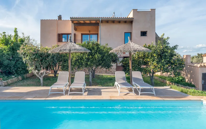 Charming estate with distant sea views and great potential in Santa Margalida