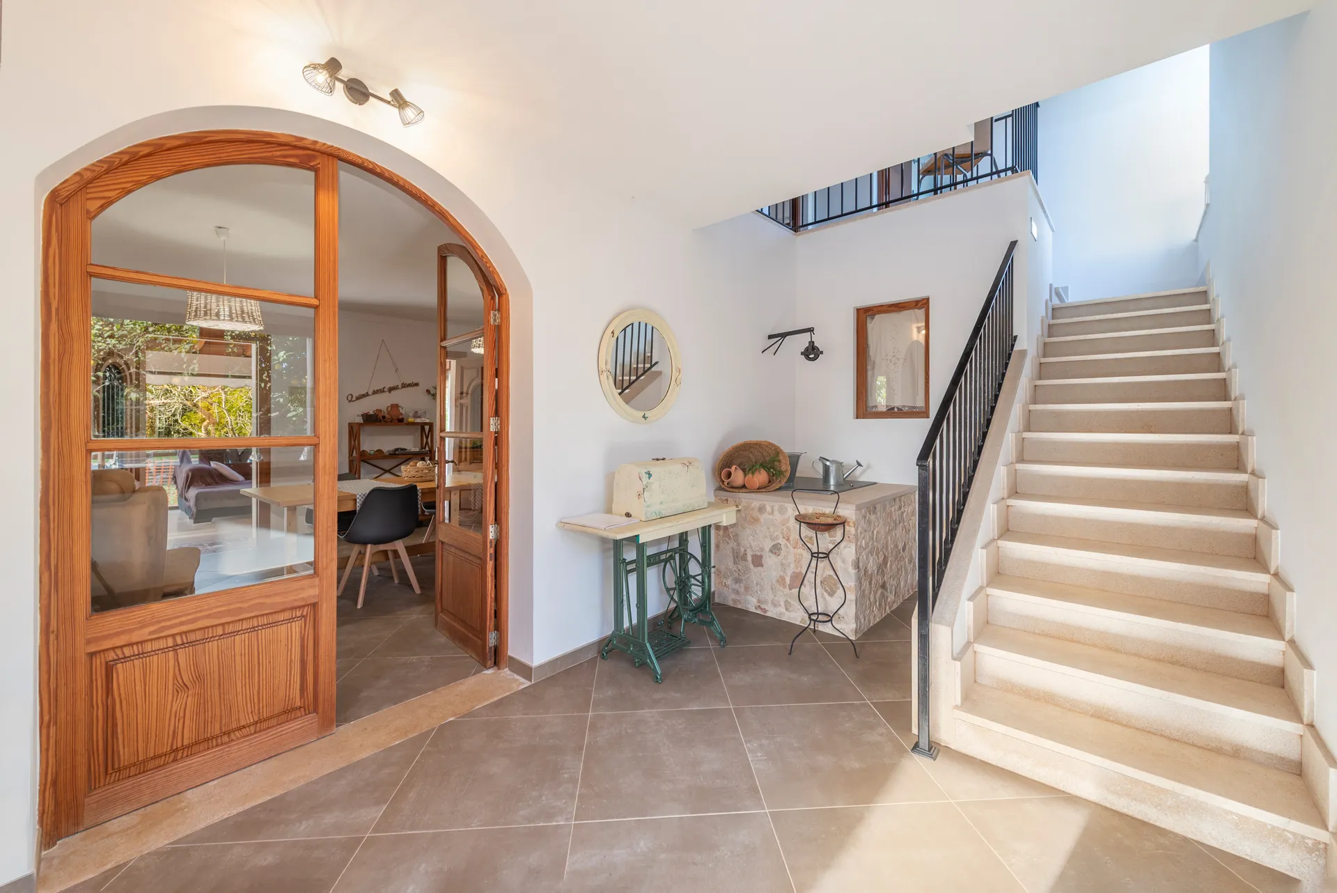 Charmante woning met verreikend zeezicht en veel potentieel in Santa Margalida.-2