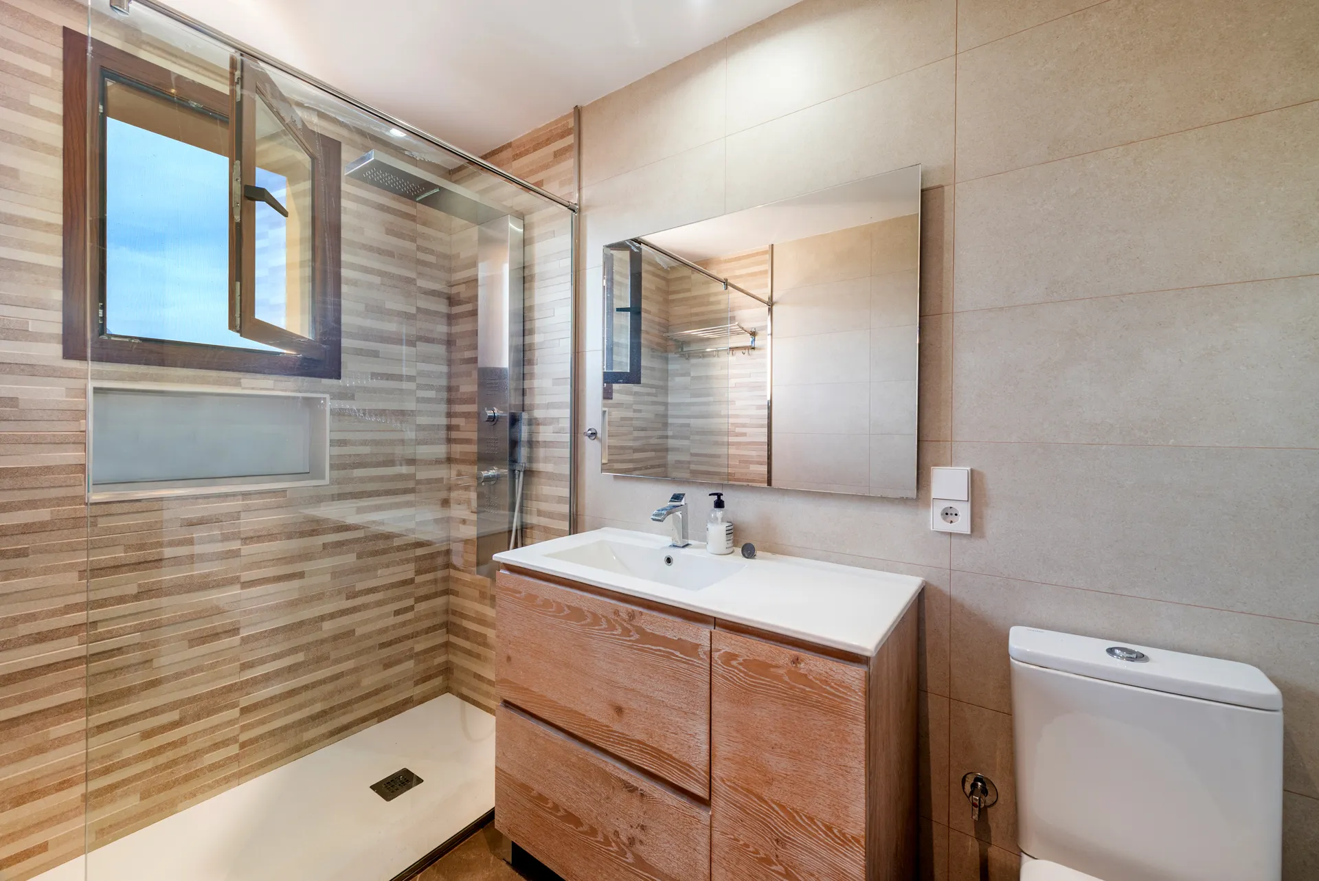 Charmante woning met verreikend zeezicht en veel potentieel in Santa Margalida.-10