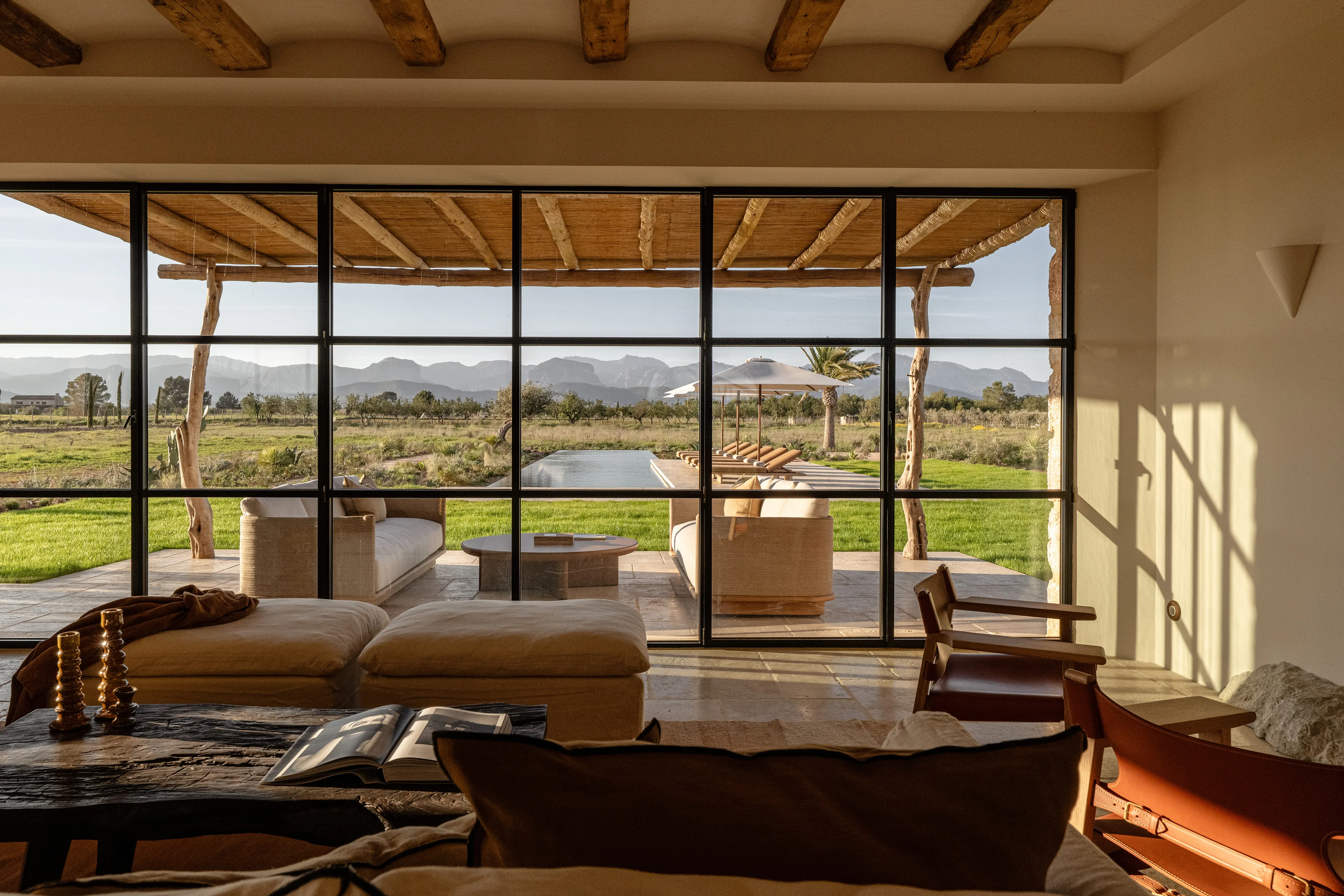 A Sculptural Mediterranean Retreat Framed by the Tramuntana-4