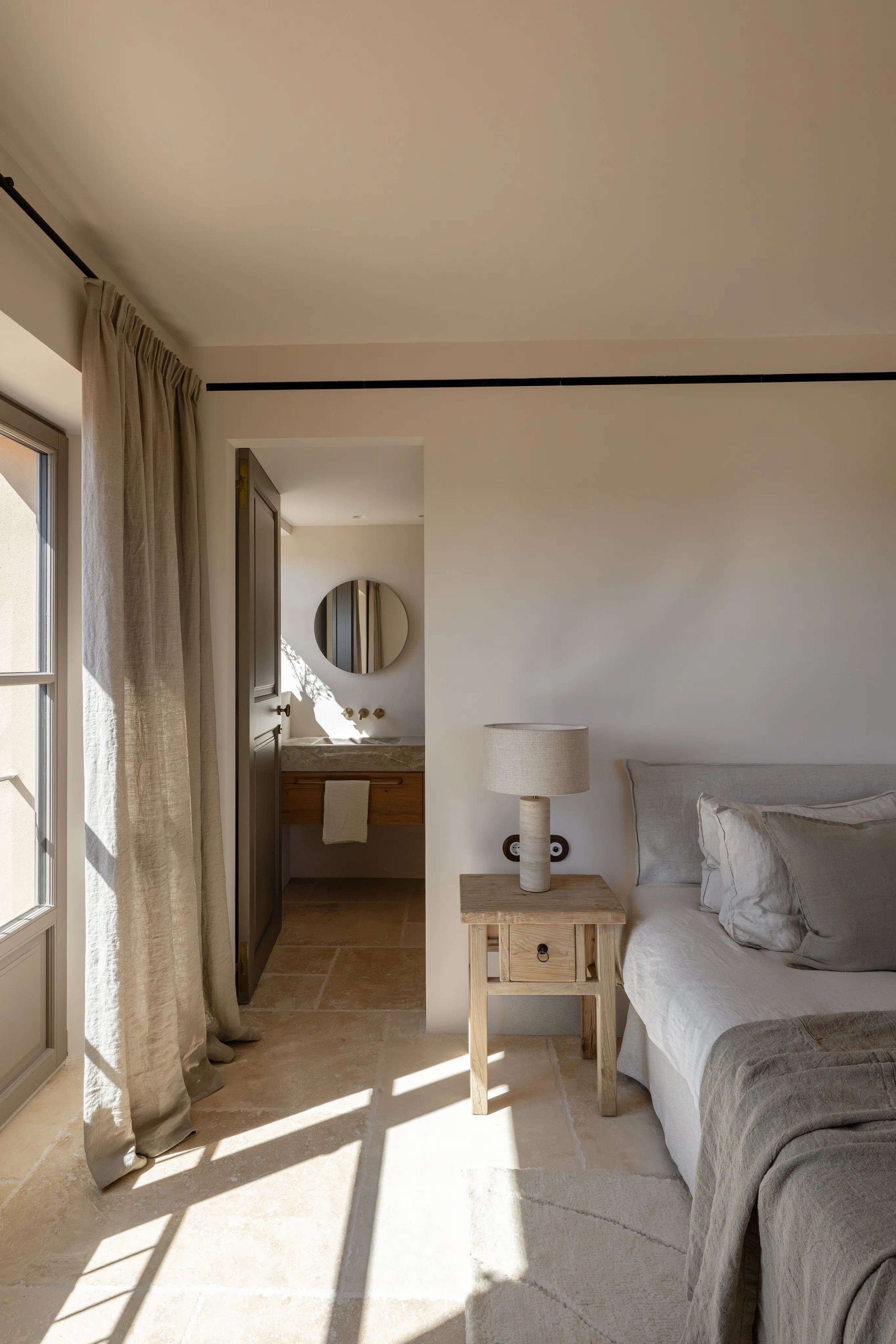 A Sculptural Mediterranean Retreat Framed by the Tramuntana-10