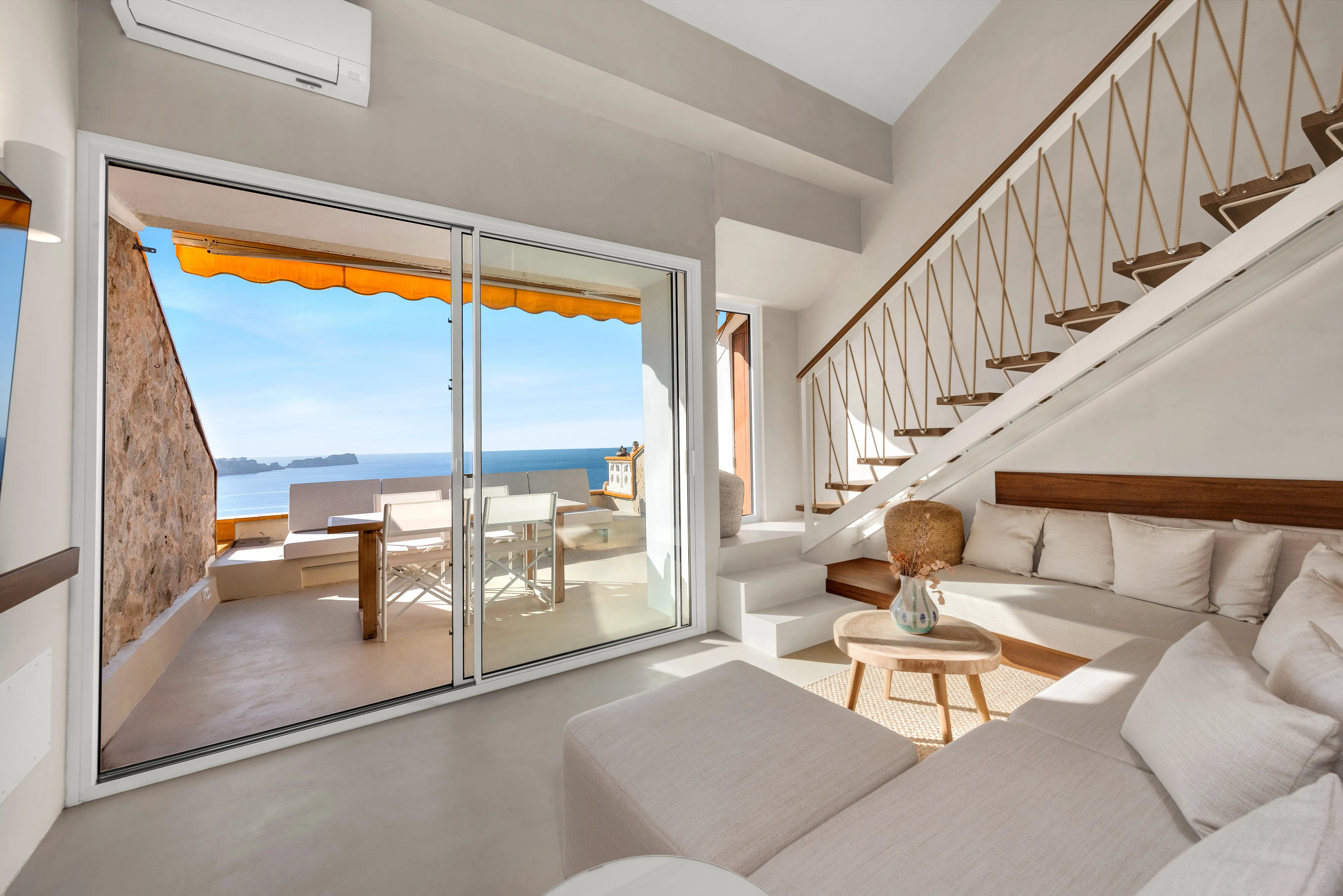 Hochwertig kernsaniertes Penthouse mit atemberaubendem Panoramameerblick-3
