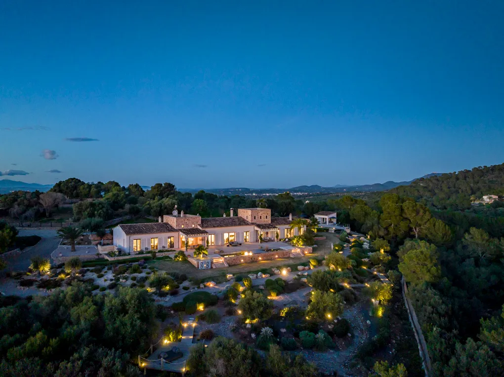 Propiedad única con vistas panorámicas y al mar-13