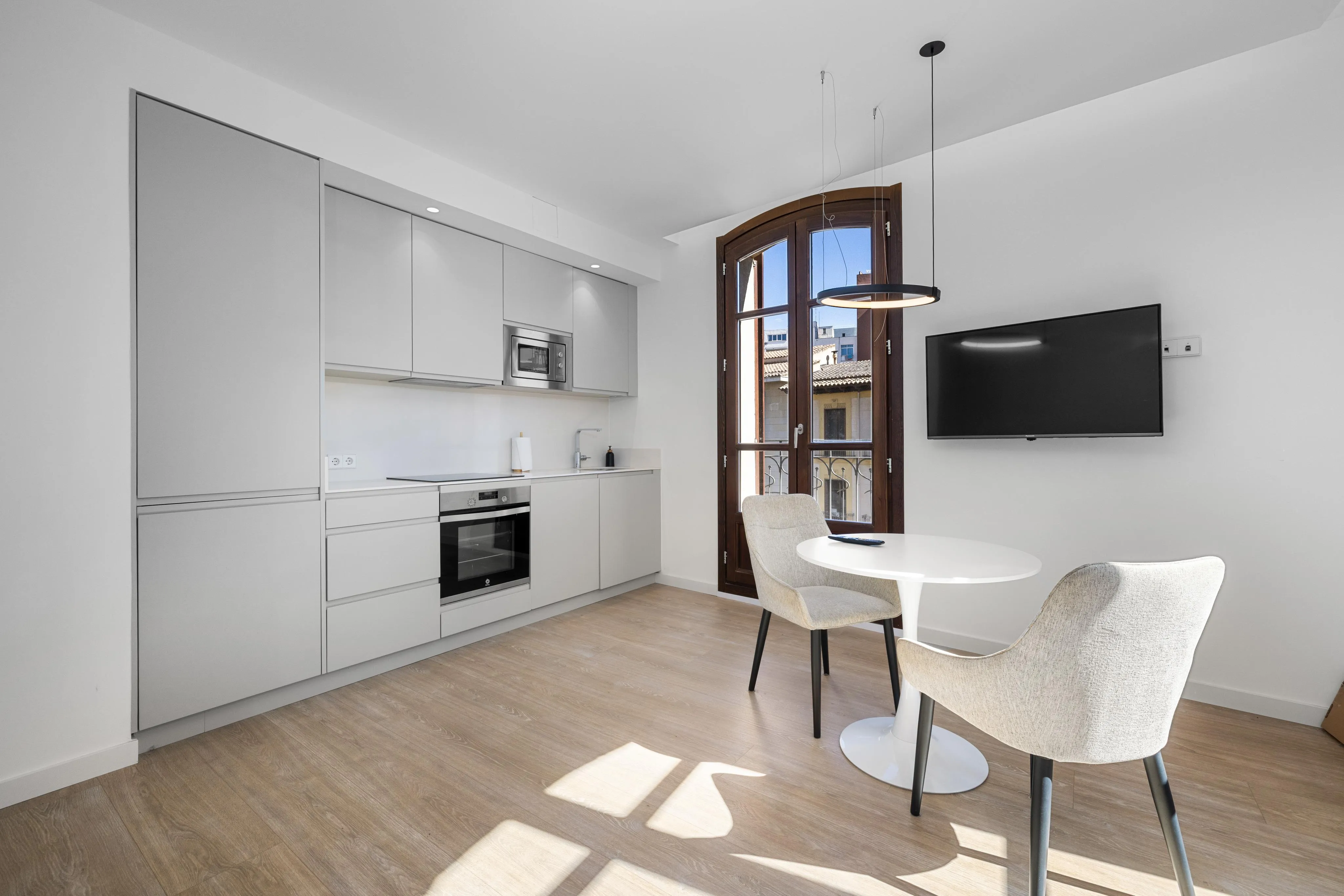 Ara moblat - pis renovat i elegant amb ascensor i balcons en Sindicat-2