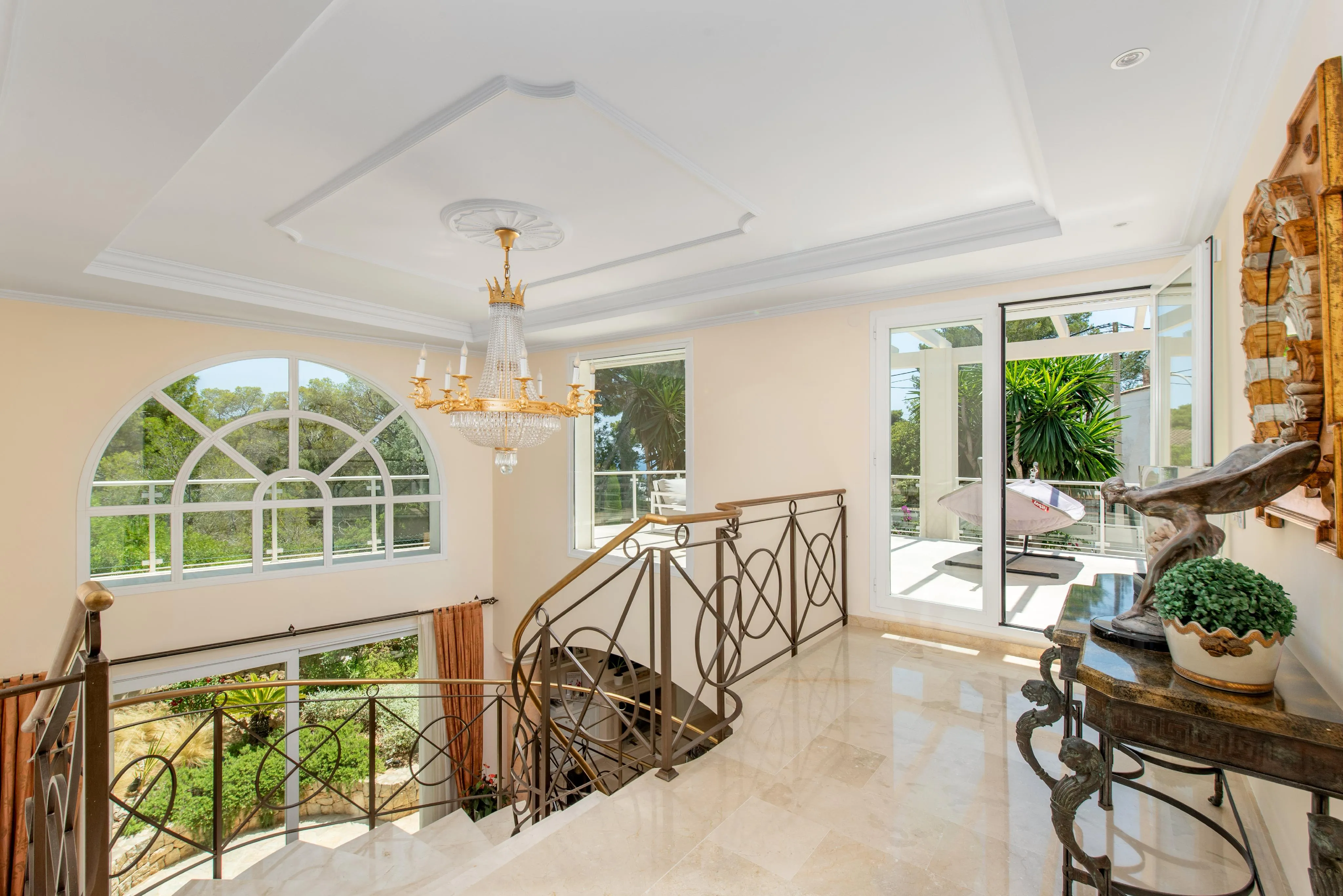 Urocza willa na nabrzeżu z dostępem do morza-11