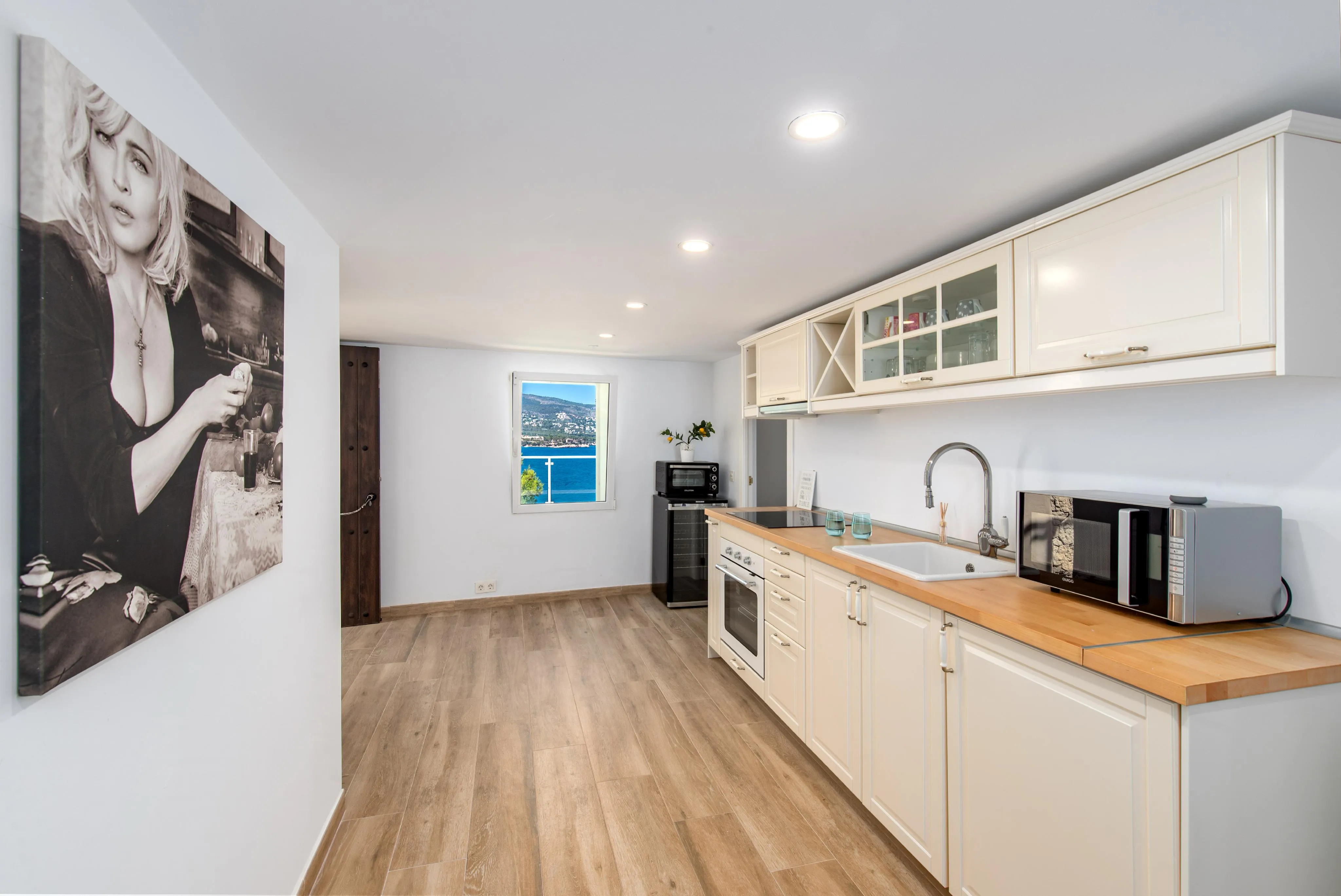 Urocza willa na nabrzeżu z dostępem do morza-20