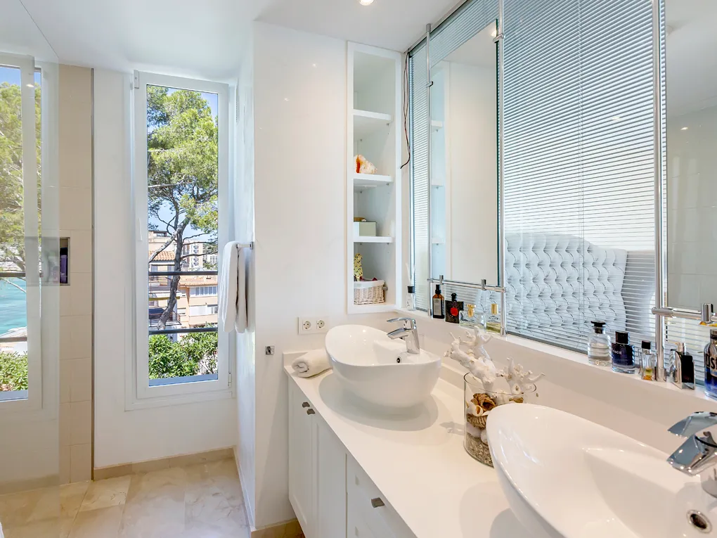 Urocza willa na nabrzeżu z dostępem do morza-13