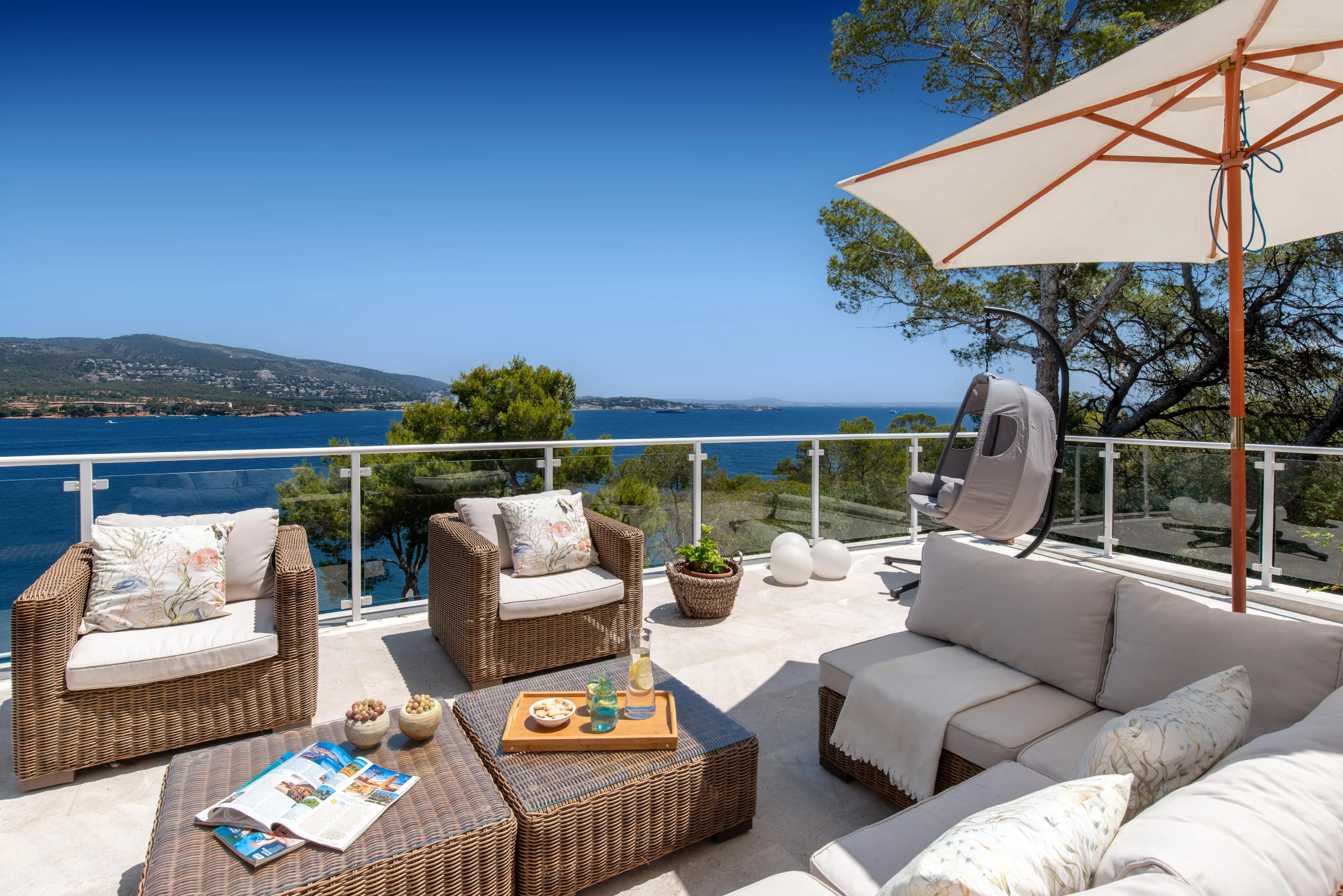 Urocza willa na nabrzeżu z dostępem do morza-9