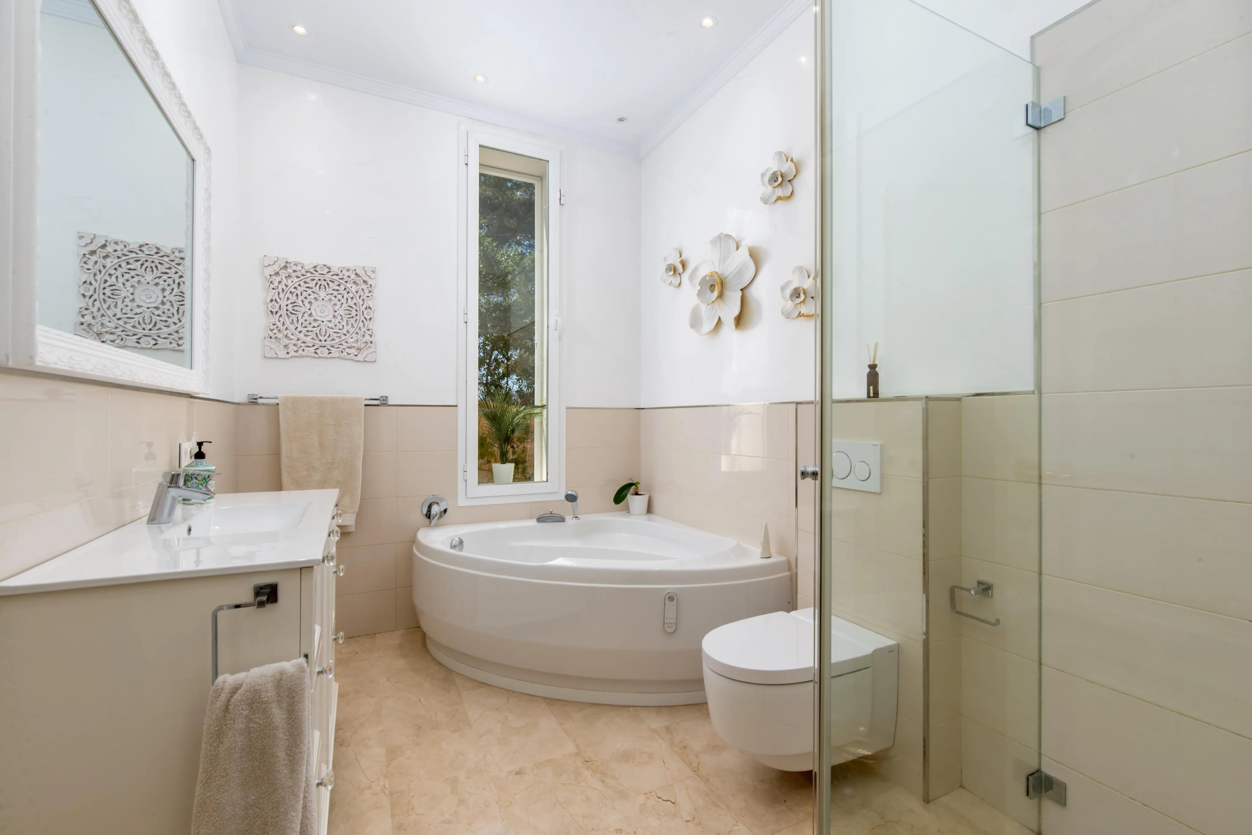 Urocza willa na nabrzeżu z dostępem do morza-17