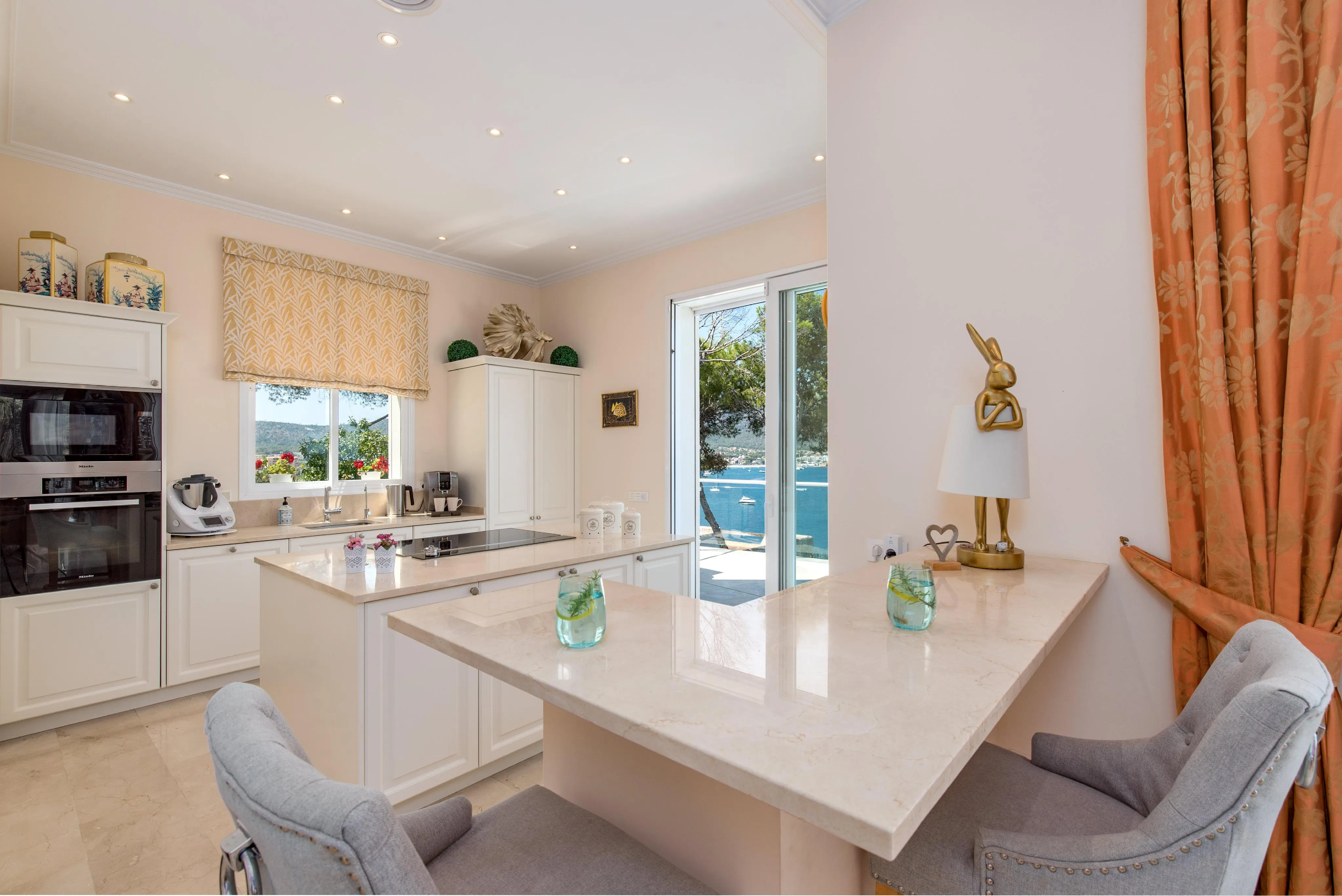 Urocza willa na nabrzeżu z dostępem do morza-5