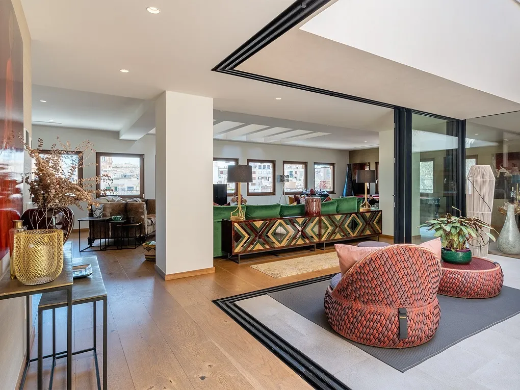 Geraffineerd penthouse met terras, parkeerplaats en lift aan de Passeig del Born-11