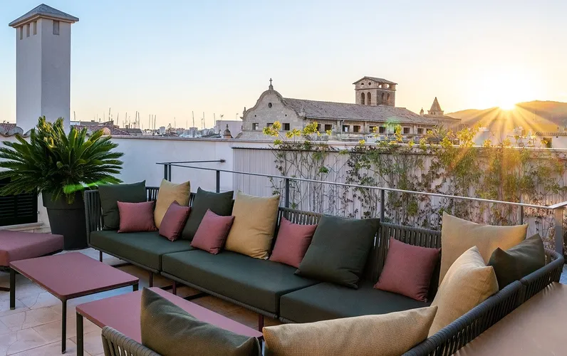 Sophisticated penthouse with terrace, private garage and lift on Passeig del Born