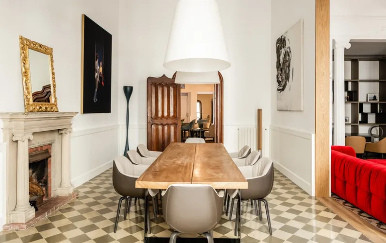 Renoverad, elegant duplexlägenhet med karaktär