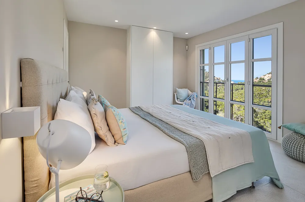 Luxueuse villa avec vue sur la mer et piscine-17