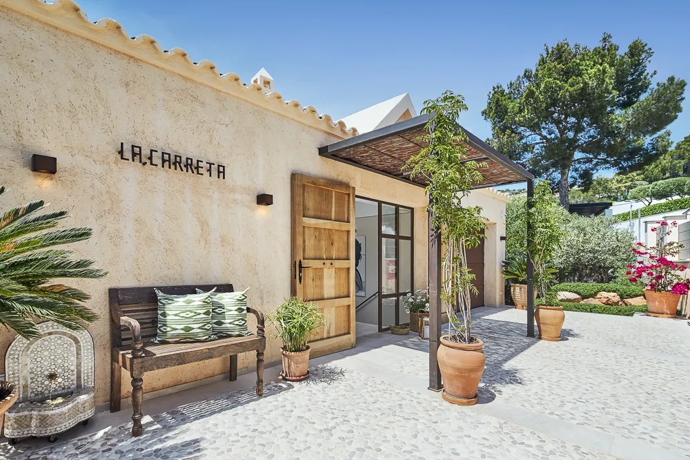 Luxe villa met zeezicht en zwembad-2