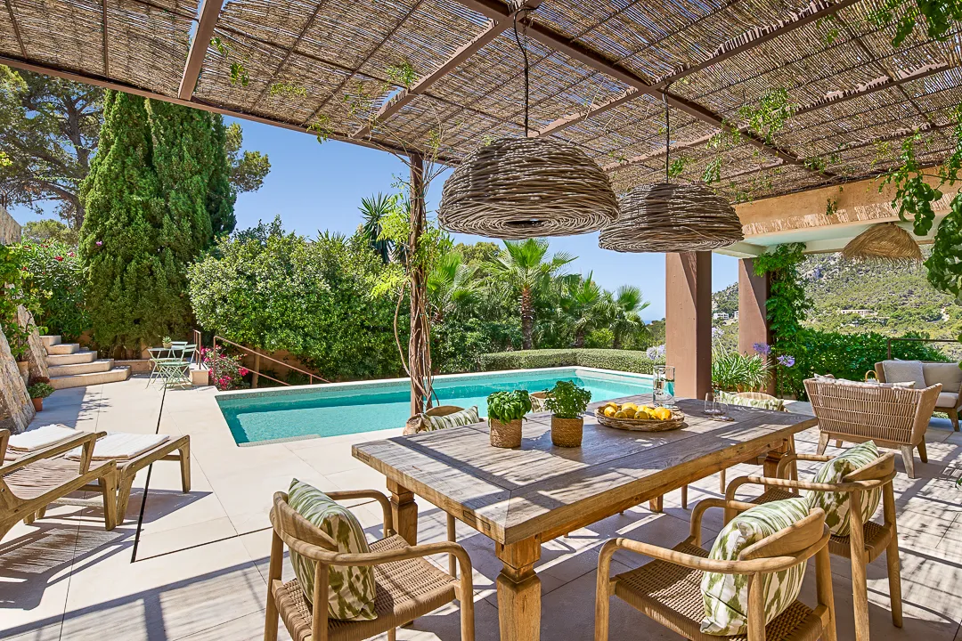 Luxueuse villa avec vue sur la mer et piscine-3