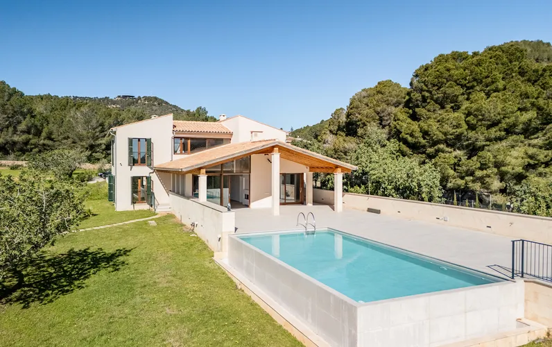 Nowo wybudowana finca w odległości spaceru od wioski i plaży