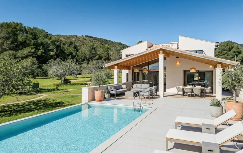 Nybygget finca i gåafstand til landsbyen og stranden