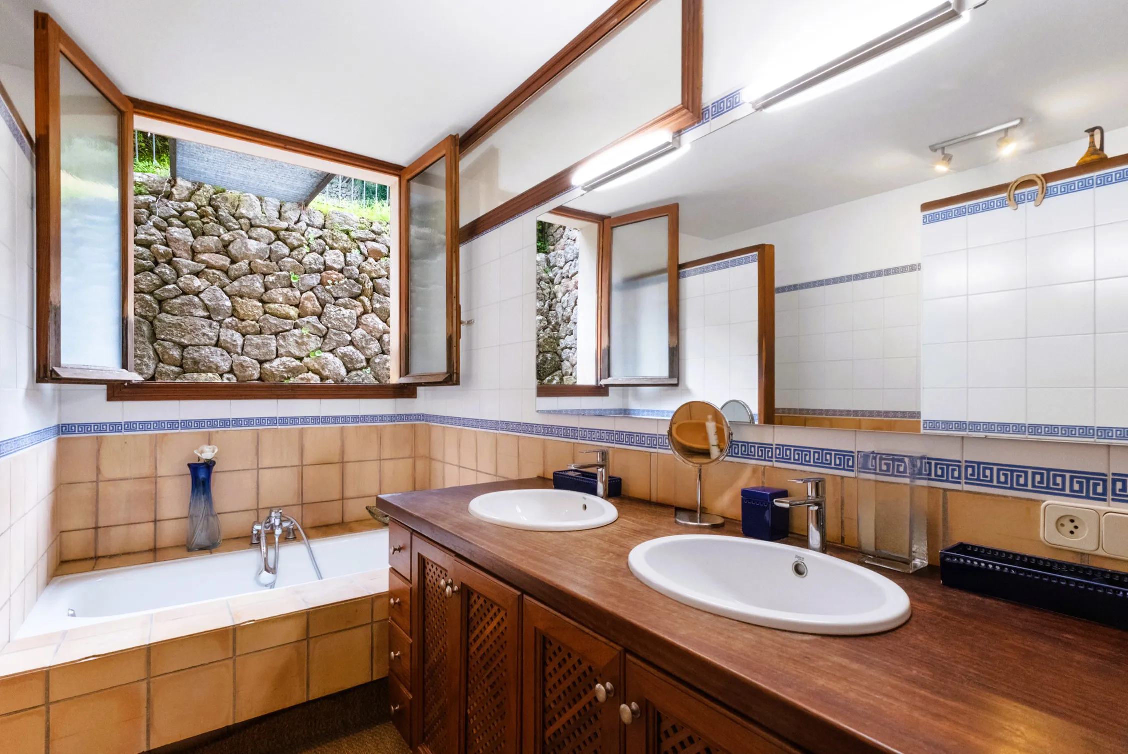 Exclusive Townhouse with Panoramic Views over Esporles-9