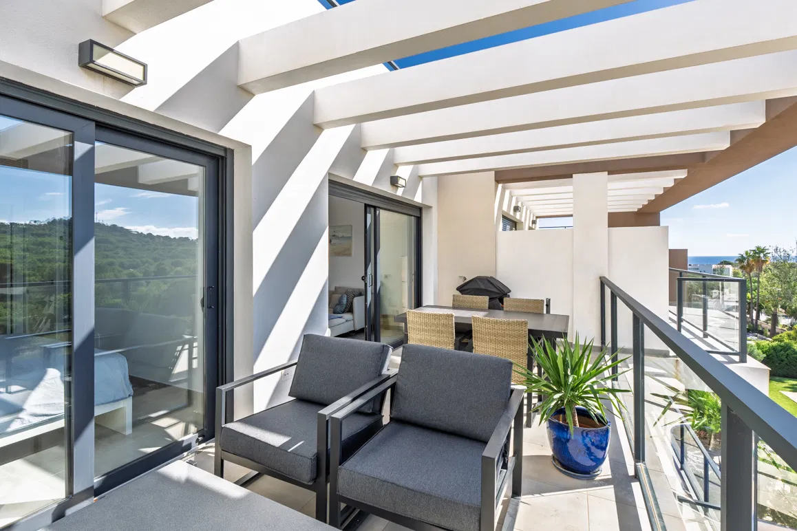 Exclusive new-build penthouse with private rooftop terrace and sea views, 25-metre pool – just 10 minutes from the beach-1