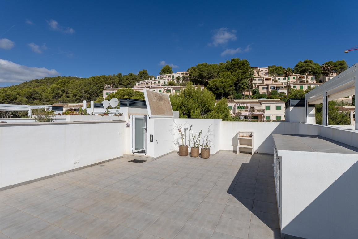 Exclusive new-build penthouse with private rooftop terrace and sea views, 25-metre pool – just 10 minutes from the beach-12
