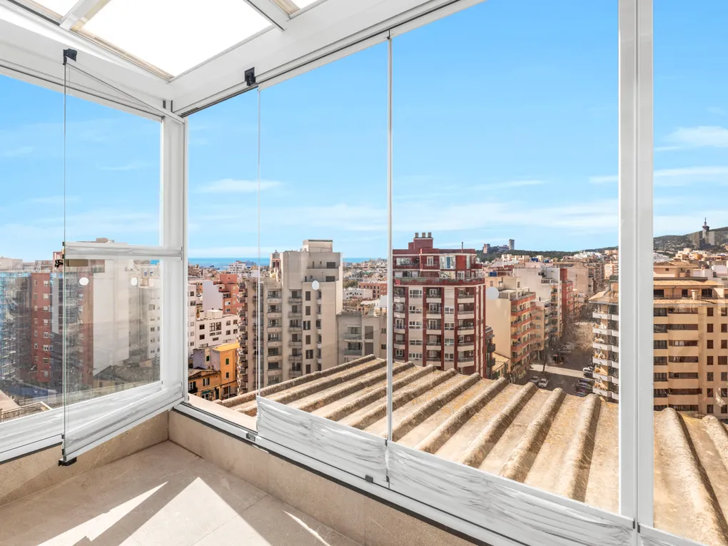 Renovated penthouse with views in Palma-15