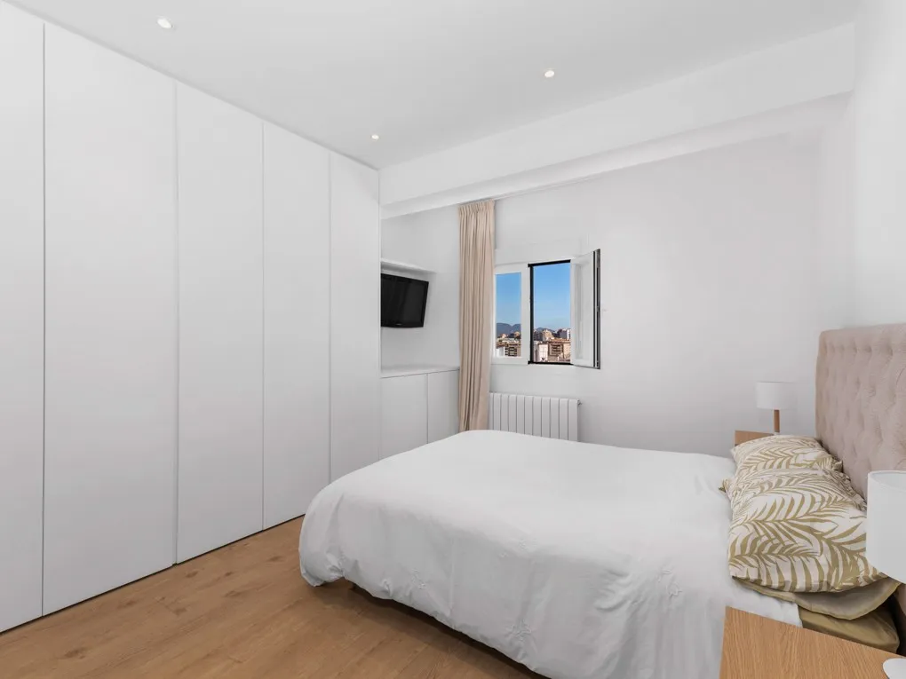 Renovated penthouse with views in Palma-10