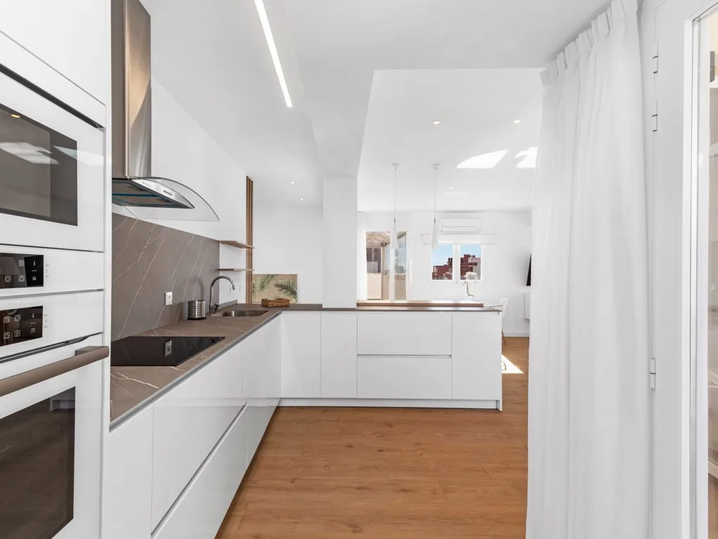 Renoveret penthouse med udsigt i Palma-7