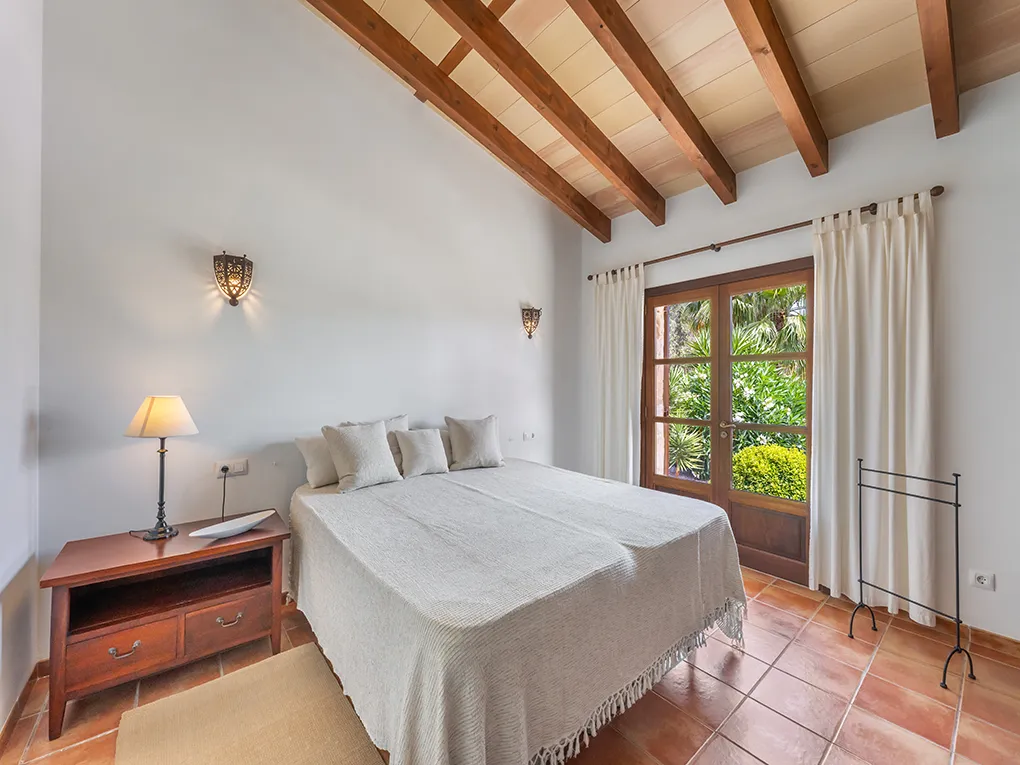 Mediterrane finca in Es Llombards met authentieke charme-12