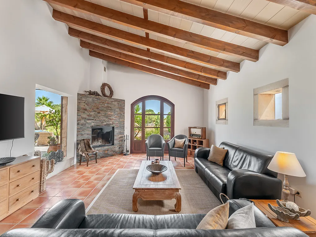 Mediterrane finca in Es Llombards met authentieke charme-6