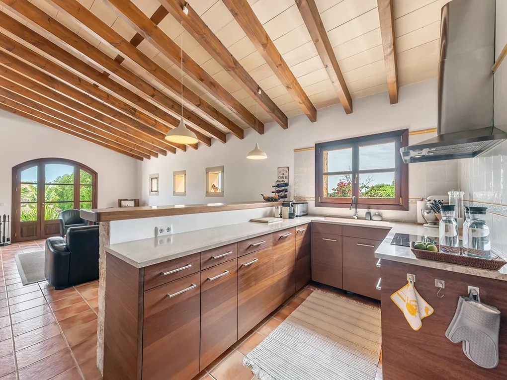 Encantadora finca mediterránea en Es Llombards con carácter auténtico-10