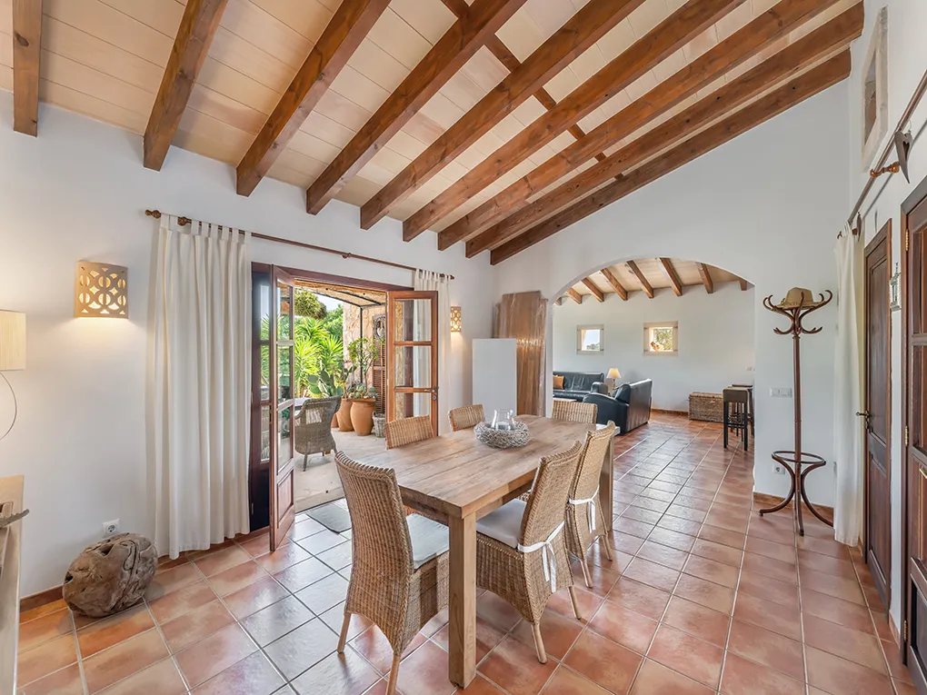 Mediterrane finca in Es Llombards met authentieke charme-7