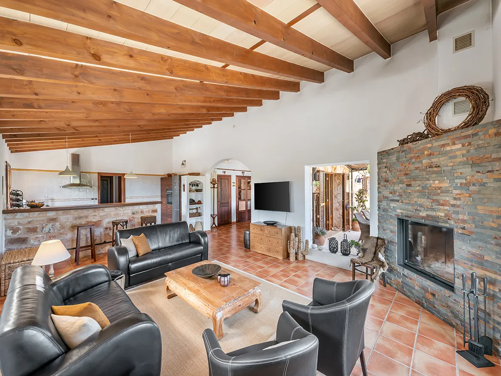 Mediterrane finca in Es Llombards met authentieke charme-5