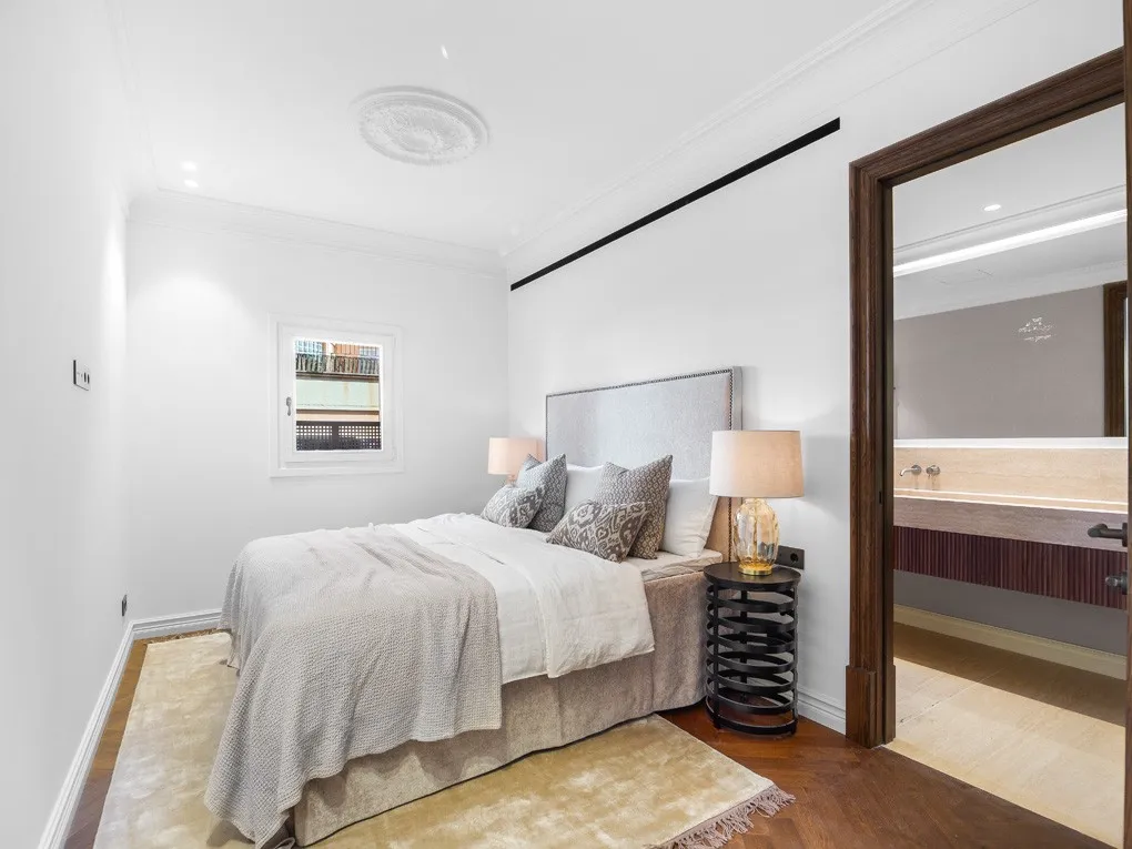 Prestige & design  – luxurious Flat with terrace in a prime location-11